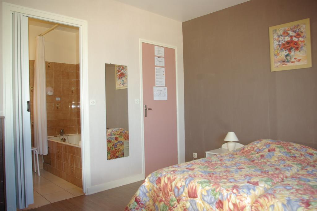 Logis Hotel Le Terminus Bourcefranc Екстер'єр фото
